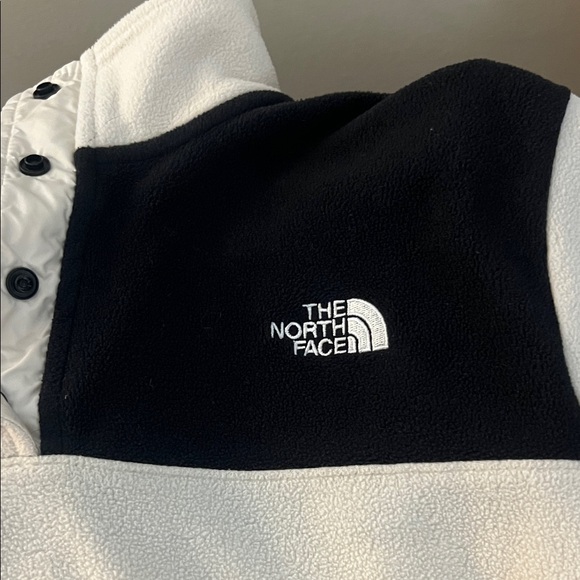 The North Face Black and Cream Fleece Sweater - Picture 3 of 6